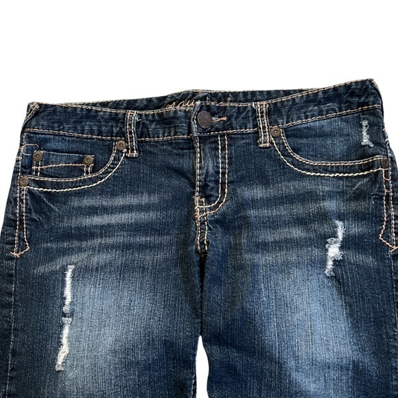 Maurices Distressed Embroidered Jean Shorts Sz. 7/8 - Picture 3 of 11